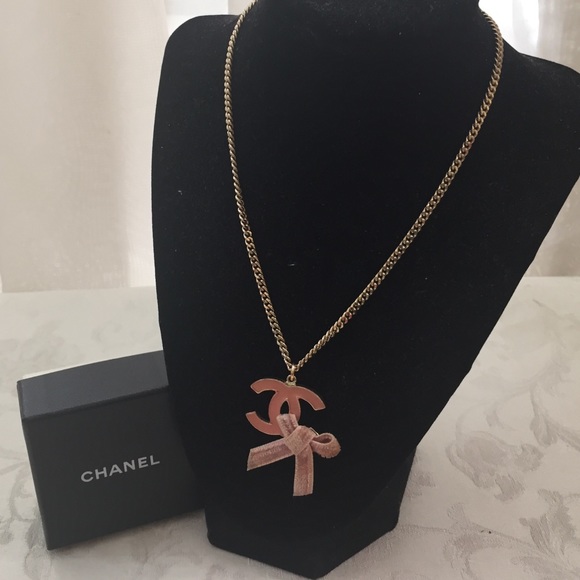 🆕 Chanel CC Bow chain necklace , in box - Picture 2 of 15